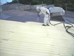 「スプレー工法」によるスレート屋根の改修